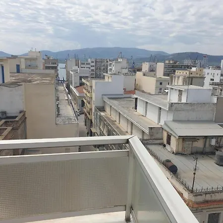 Tiny 2 Min Walking Distance From The Port Apartment