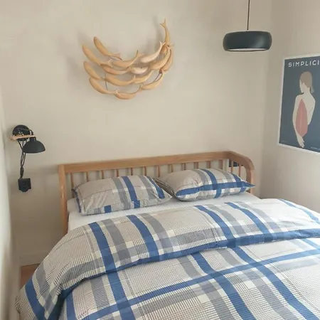 Tiny 2 Min Walking Distance From The Port