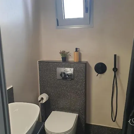 Tiny 2 Min Walking Distance From The Port Апартаменты Волос