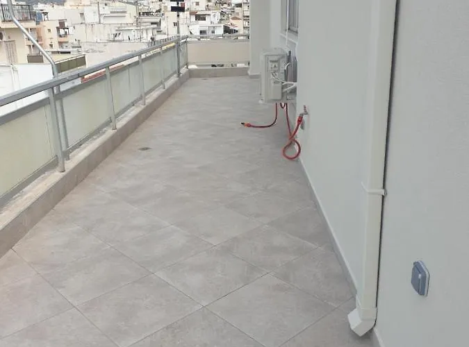 Tiny 2 Min Walking Distance From The Port Volos